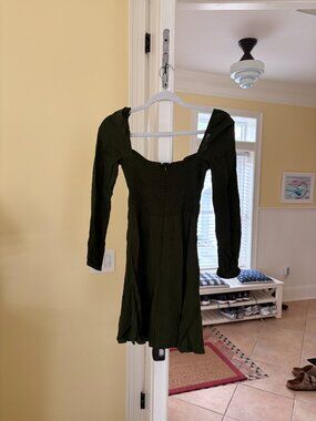 reformation mochi puff sleeve sweetheart mini dress olive (4)